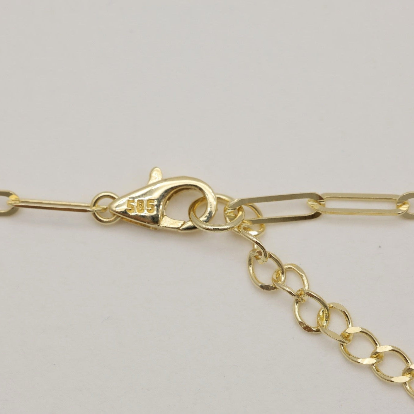 Lobster clasp and extension chain of the Clara Bracelet stamped with 585 mark.