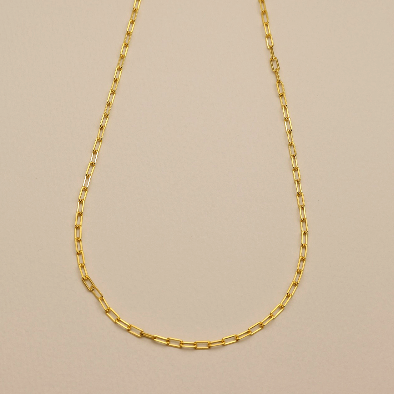 Anaëlle chain necklace in 18K gold vermeil with rectangular links, flat lay view