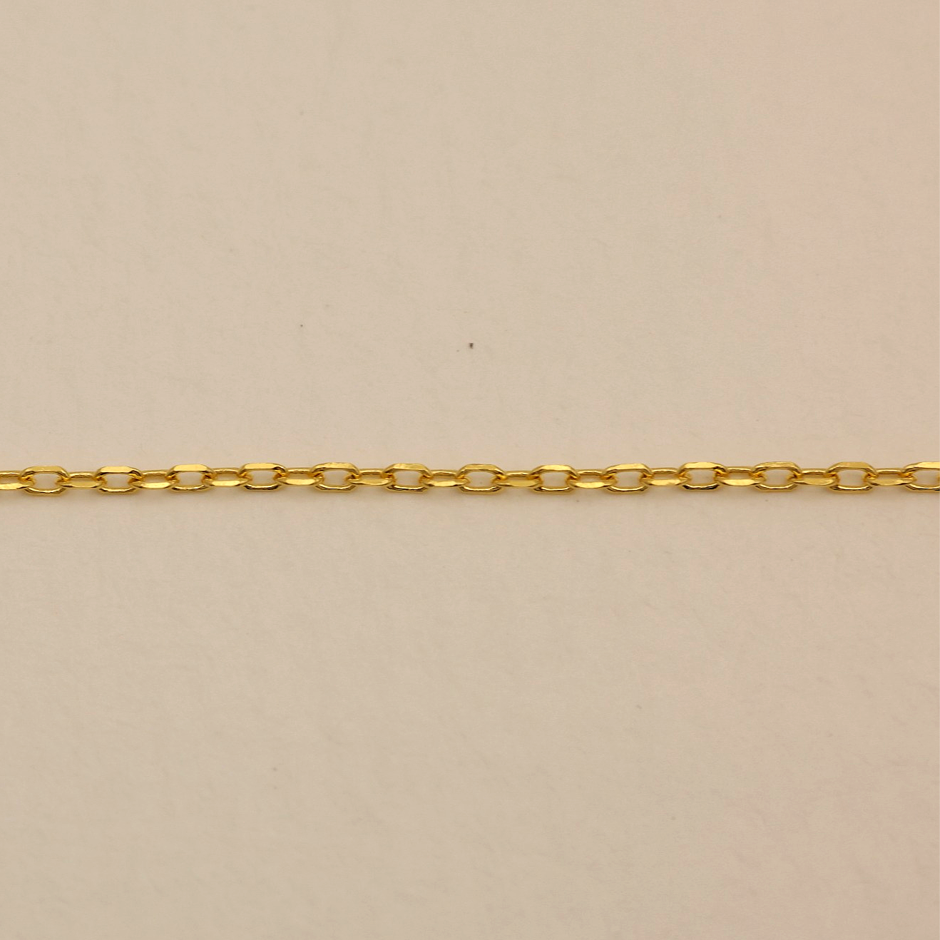 Detailed view of fine gold vermeil chain from Clémence Bar Necklace, made in Korea