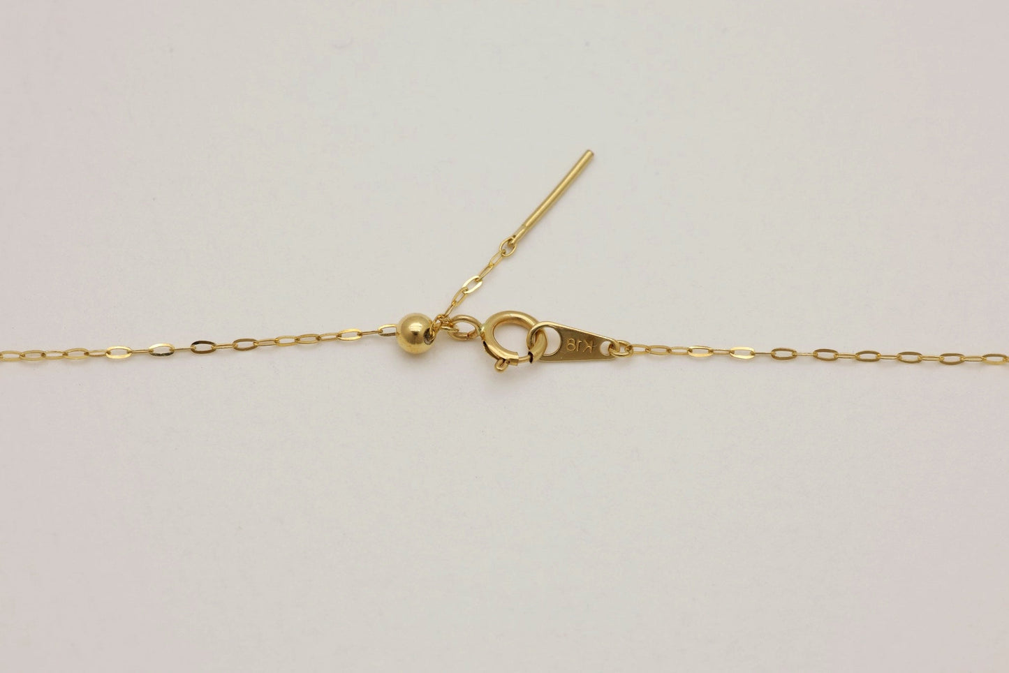 Close-up of Émilie Chain Bracelet in 18K gold with adjustable clasp and polished finish