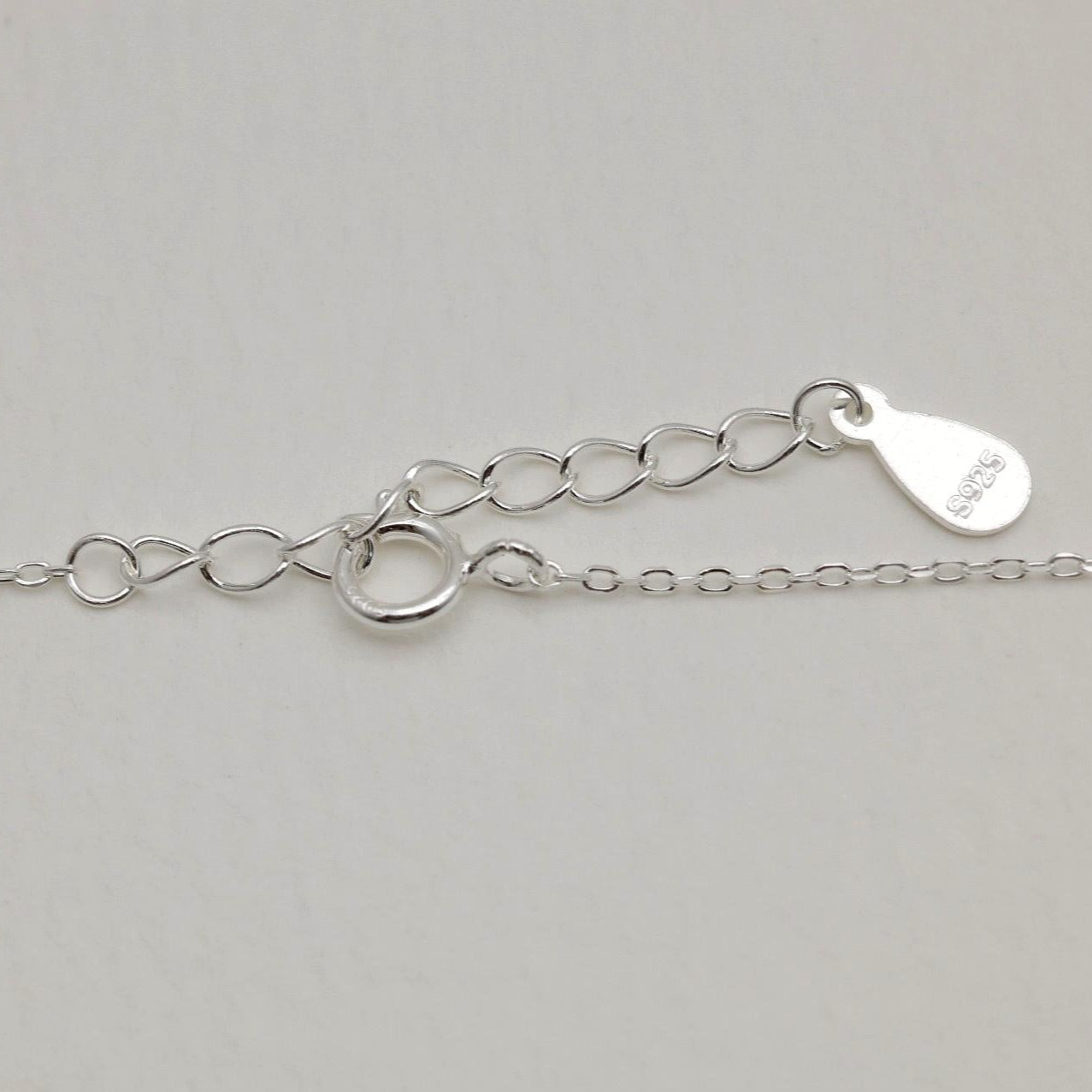 Detail of the extender chain and 925 silver tag on the Léa Necklace clasp.