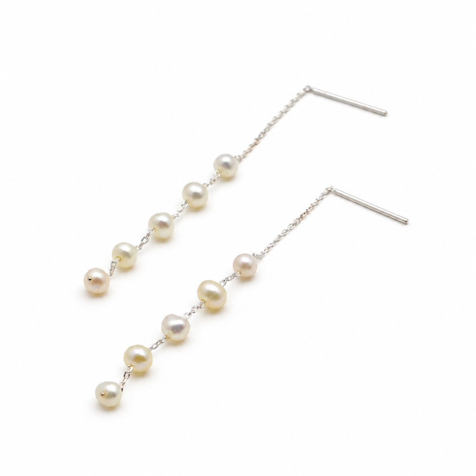Céphine Pearl Threader Earrings detail