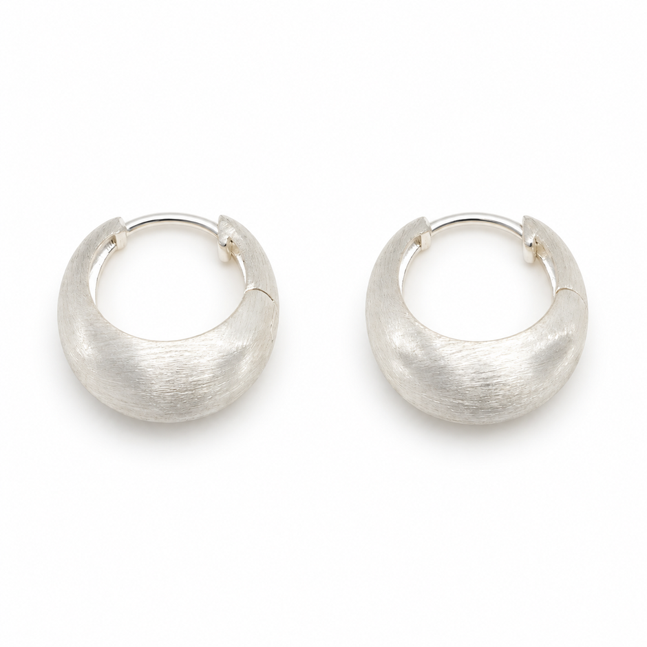 Édeline Matte Dome Huggie Earrings detail