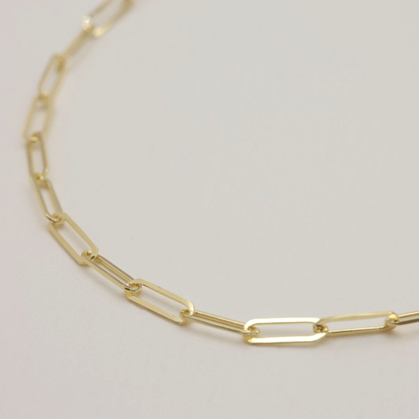 Close-up of Anaïs Chain Necklace links – 14K gold