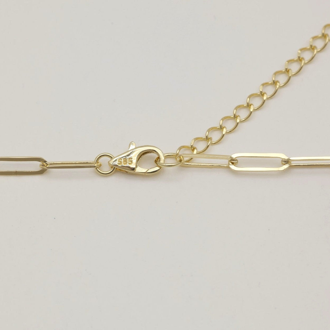 Lobster clasp and hallmark detail of Anaïs Chain Necklace – 14K gold
