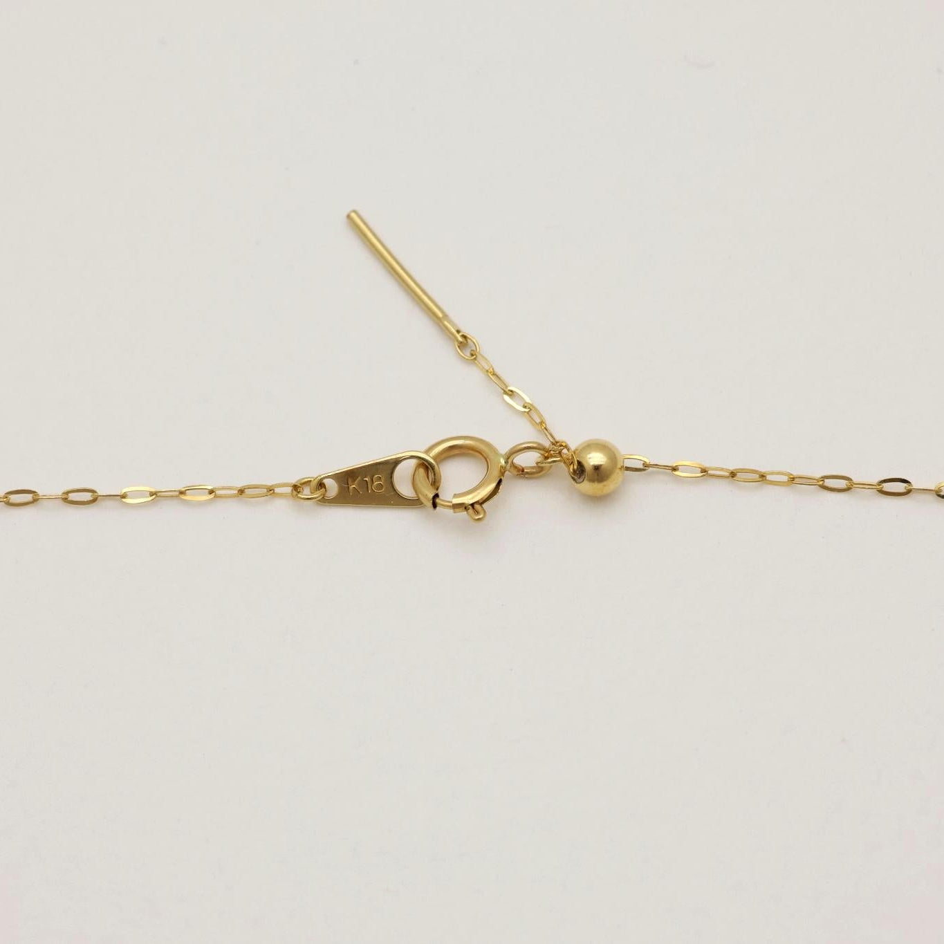 detailed view of clasp and adjustable slider