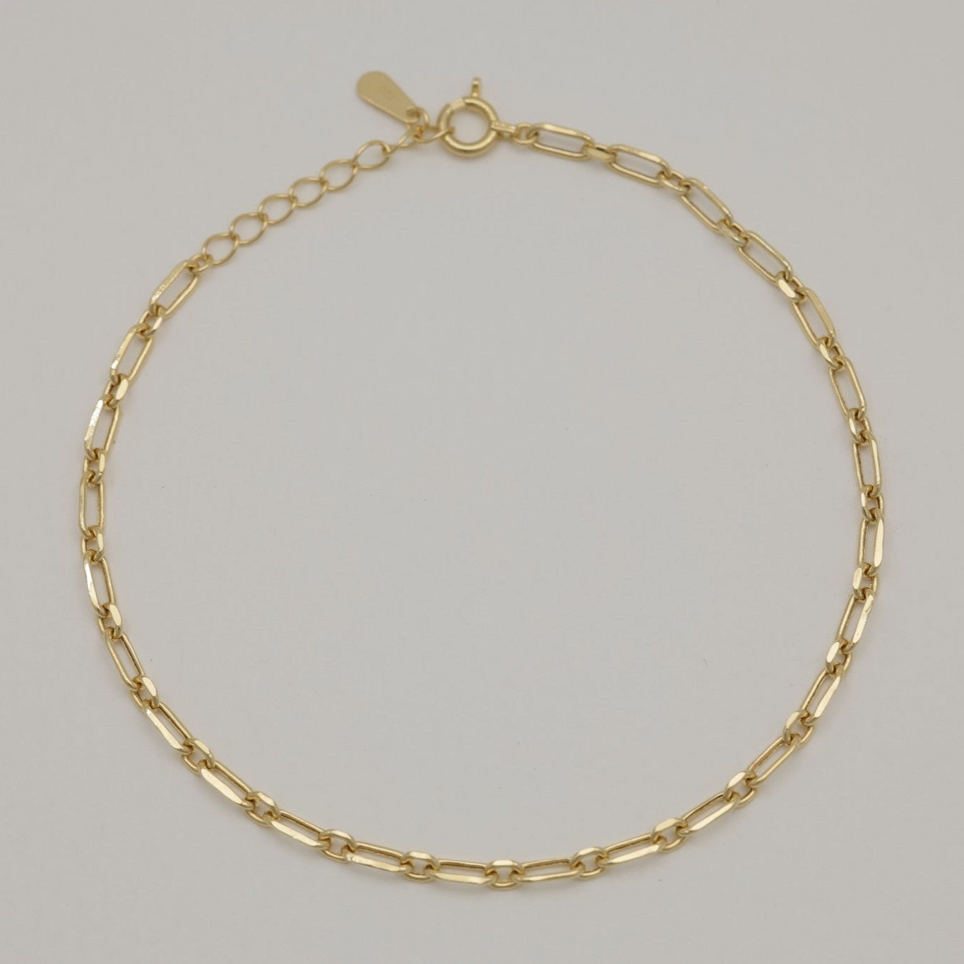 Flat rectangular-link 18K gold bracelet shown in full circle