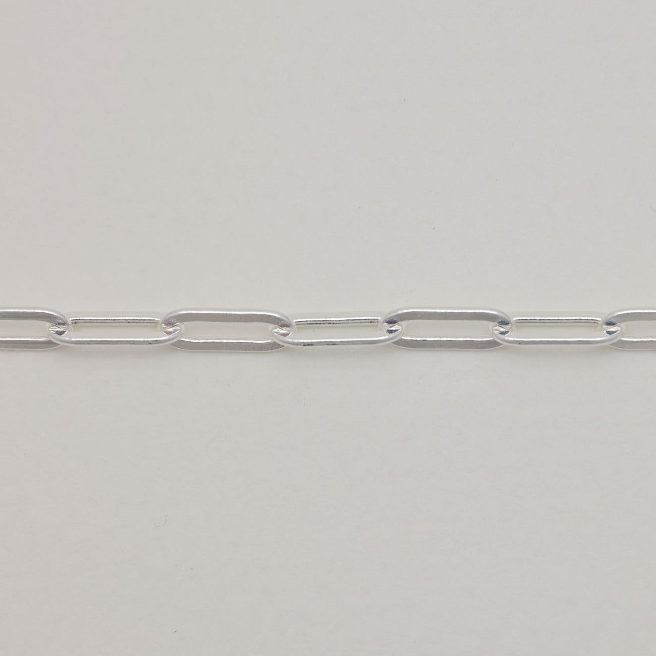 Detail shot of individual chain links for the Maïa Chain Bracelet

