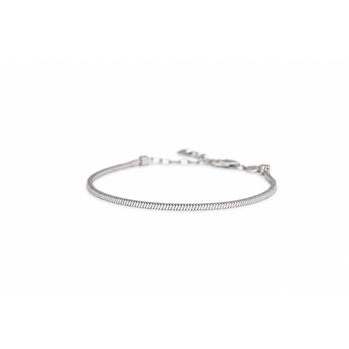 Éliane Snake Chain Bracelet in 925 Sterling Silver angled view