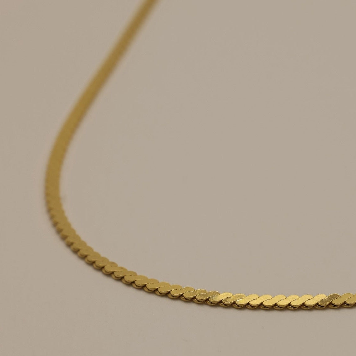 Side angle of the Cléa Necklace focusing on curved silhouette