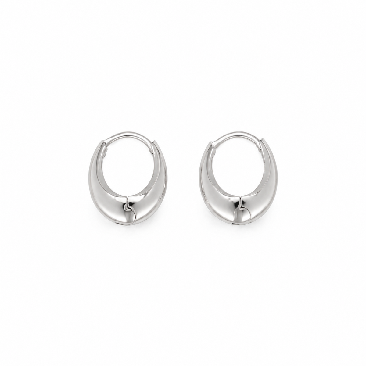 Élise sculptural tapered hoop earrings in 925 sterling silver front view