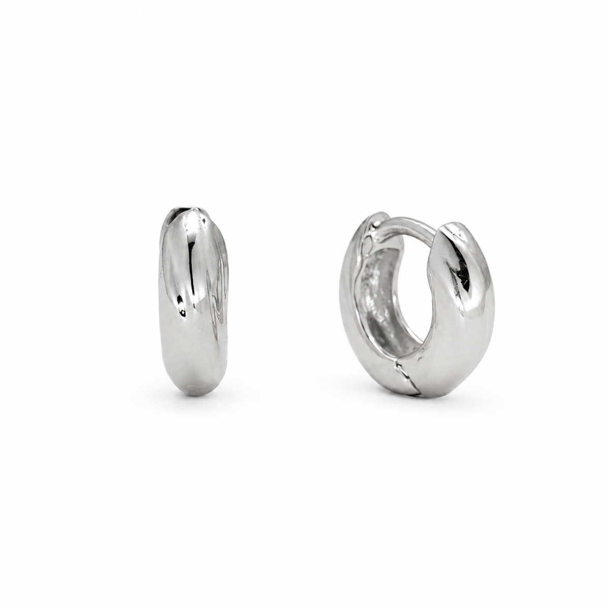 Amélie rounded huggie earrings in 925 sterling silver angled view