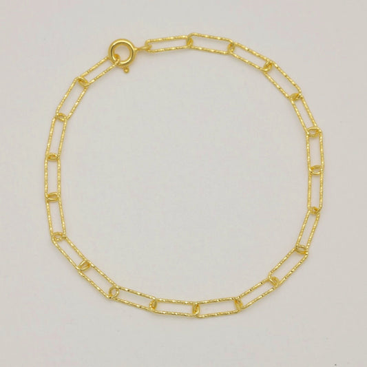 Full bracelet view showing gold vermeil chain in circular shape

