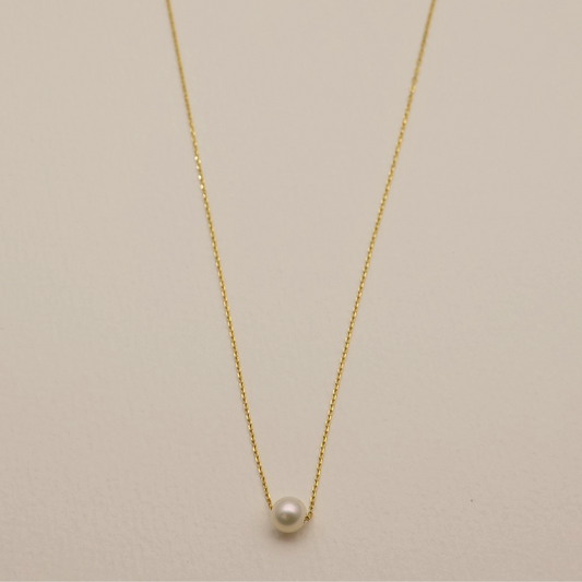Full-length image of the Élodie Pearl Necklace laid flat