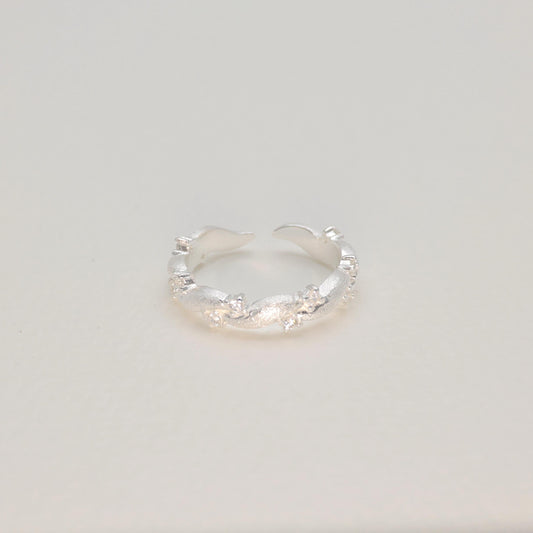 Lifestyle angle of 925 silver arc ring