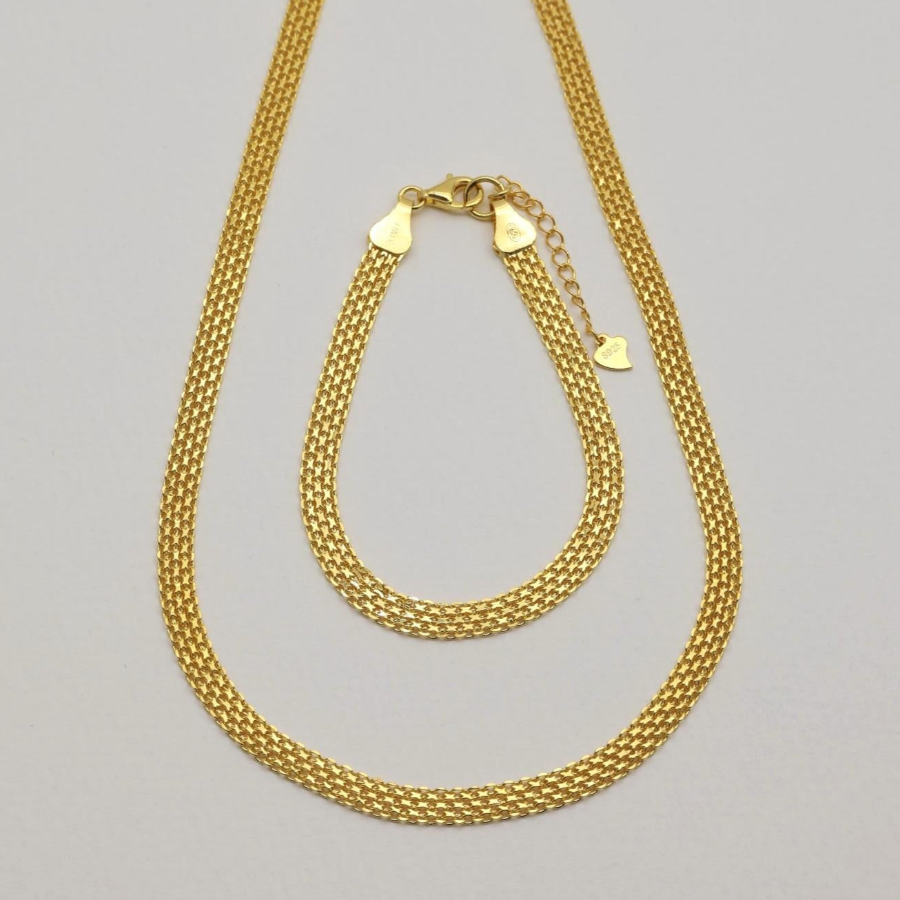 Top view of entire necklace including extender and clasp.

