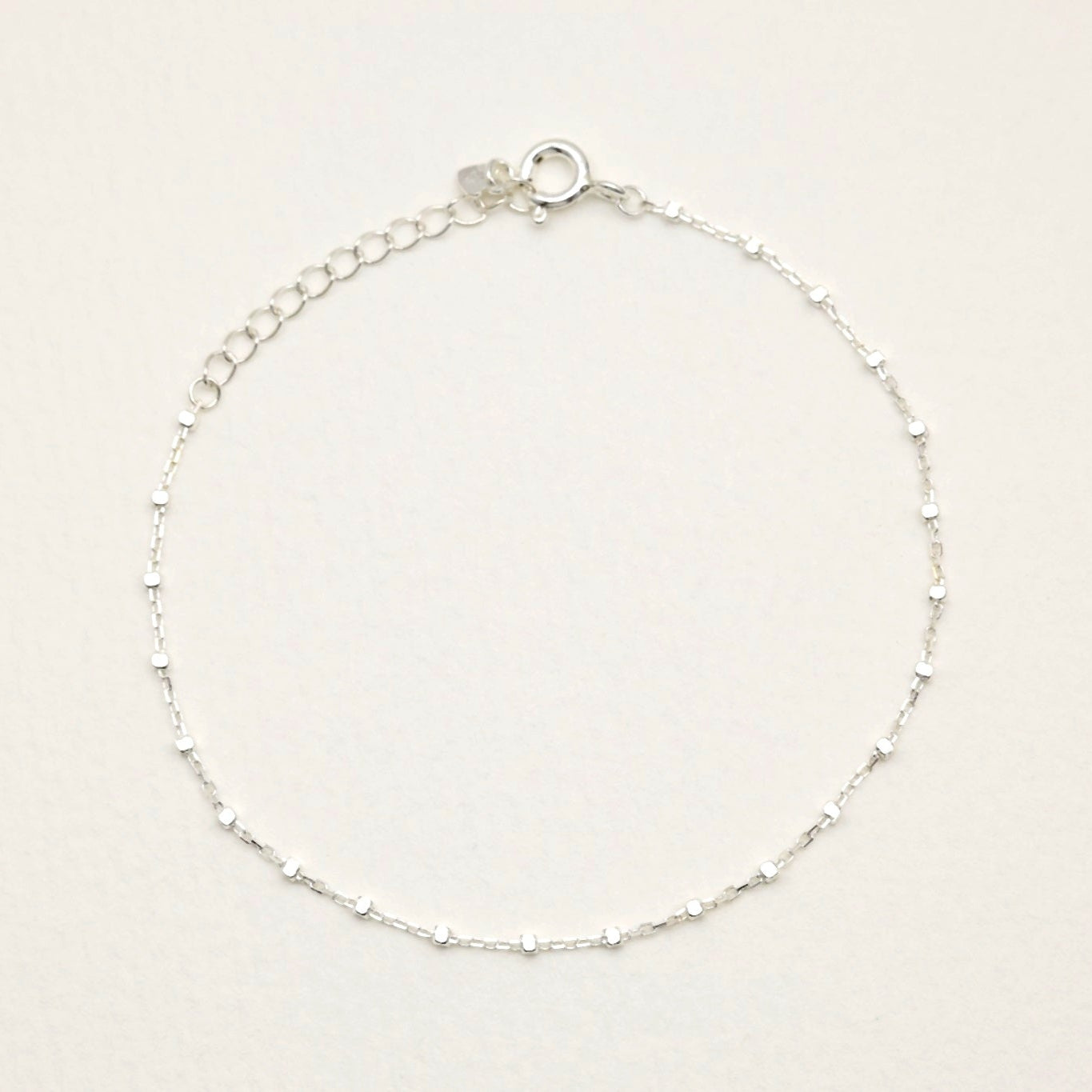 Énora Chain Bracelet in sterling silver displayed in full on a soft background.