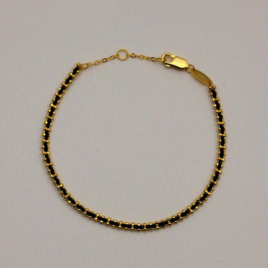 Full view of Agnès Bracelet laid in a circle with lobster clasp and extension.