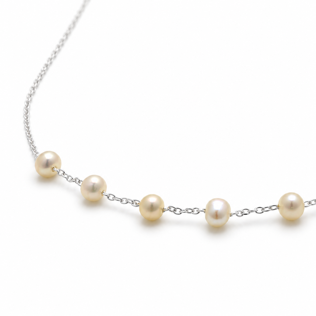 Vivienne Necklace in 925 Sterling Silver with Pearls - pearl detail